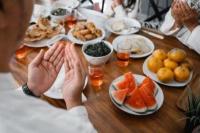 Ilustrasi - buka puasa (Foto: SHUTTERSTOCK)