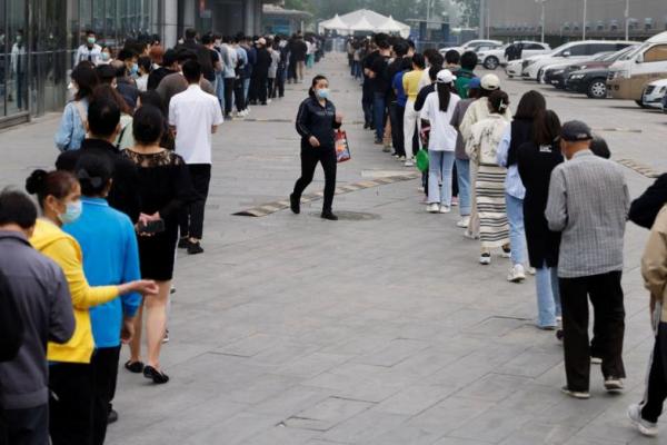 Khawatir Lockdown Usai Uji Massal Covid, Warga Beijing Borong Isi Toko