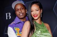 Usai Insiden Penangkapan A$AP Rocky, Rihanna dan Sang Pacar Tampak Mesra Dinner Bersama Teman