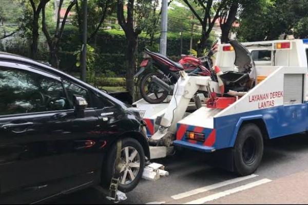 Polda Metro Siagakan Derek Bagi Mobil Mogok Pemudik