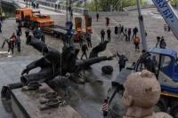 Monumen Persahabatan Rusia-Ukraina Era Soviet Dirobohkan