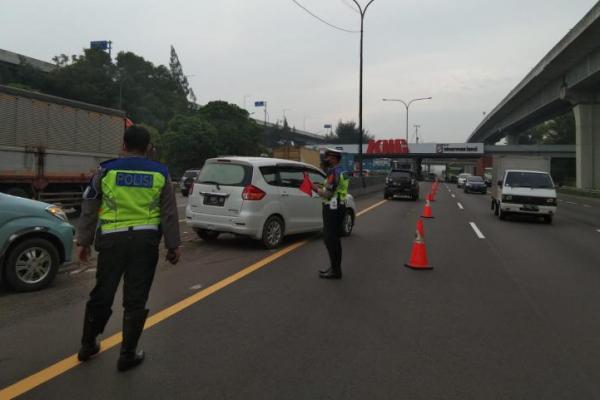 Lalu Lintas Meningkat, Jasa Marga Berlakukan Contraflow di KM 47 Karawang