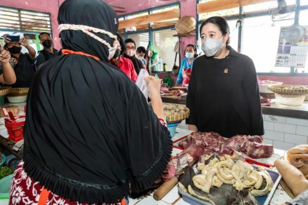 Keliling Jateng, Puan Cek Harga Pangan Hingga Resmikan Ikon Baru Sragen