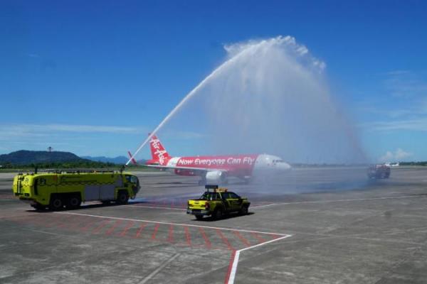 Penerbangan internasional AirAsia di Bandara Sultan Hasanuddin, Makassar, Sulawesi Selatan. Foto: ap 1/katakini.com 