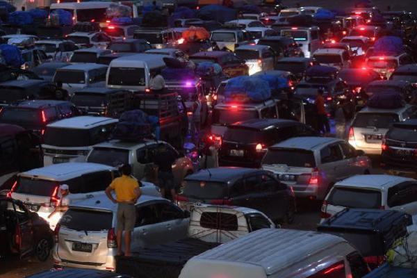 Puncak Arus Mudik Pelabuhan Merak Sudah Berakhir 