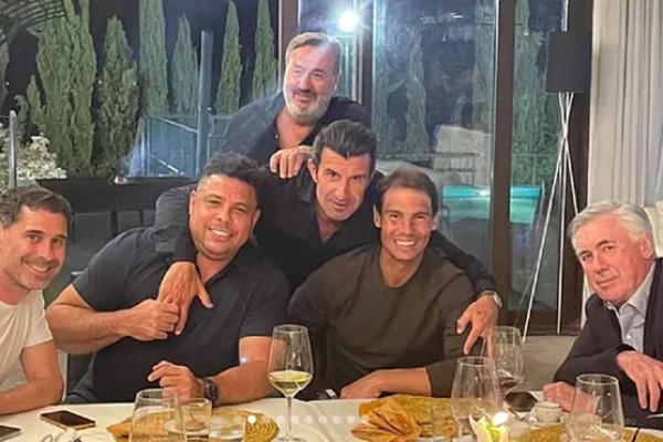 Ancelotti Rayakan Kemenangan Madrid dengan Tokoh Olahraga Dunia