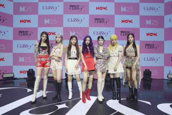 Class:Y Bawakn Album Debutnya di Showcase Online