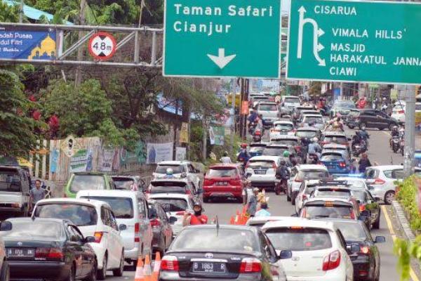 H+1, Jasa Marga Terapkan Contraflow dari GT Ciawi Hingga Puncak