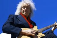 Brian May rilis ulang lagu "Another World" dalam versi Spanyol