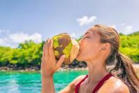 Atasi Nyeri di Perut, Berikut 5 Manfaat Air Kelapa Jika Diminum Saat Haid