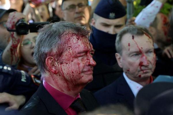 Rusia Panggil Duta Besar Polandia setelah Insiden Siraman Cat Merah