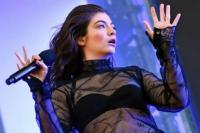 Lorde Luncurkan SOLARSYSTYM, Kisahkan Perjalanan Hidup Sejak Remaja hingga Kariernya Kini