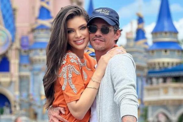 Marc Anthony Bertunangan dengan Kontestan Miss Universe Nadia Ferreira