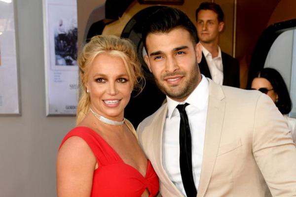 Pernikahannya Disebut Britney Spears Cuma Pengalih Perhatian, Begini Tanggapan Sam Asghari. (FOTO: GETTY IMAGES) 
