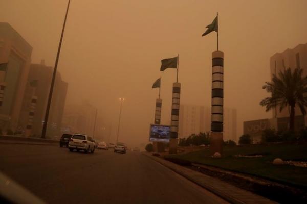 Badai Pasir Menyelimuti Sebagian Wilayah, Arab Saudi Keluarkan Peringatan