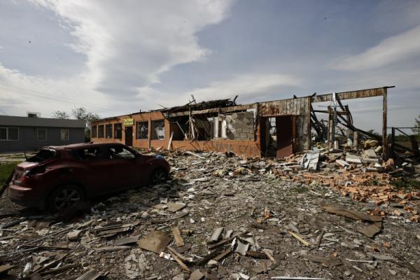 Penduduk Desa Ukraina di Kyiv Mencoba Kembali ke Kehidupan Sebelum Perang