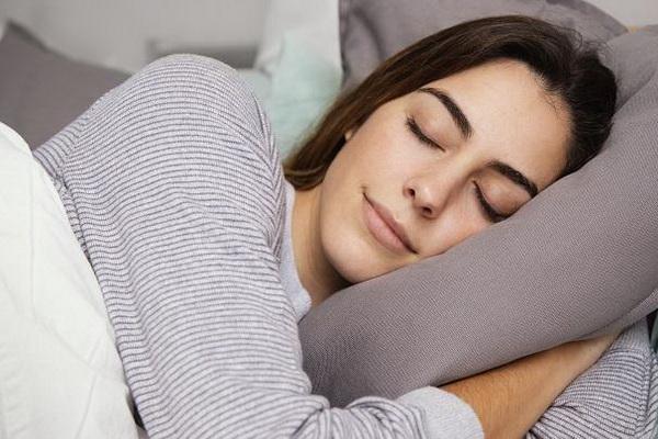 Berikut ini enam tips sederhana namun efektif untuk membantu kamu tidur nyenyak setiap malam