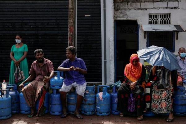 Tersedia Pasokan 6 Minggu, Antrean Bahan Bakar Tetap Mengular di Sri Lanka