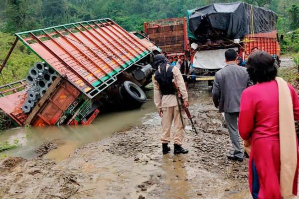 25 Tewas Akibat Banjir dan Longsor di India