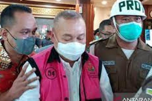 Alex Noerdin Dituntut Hukuman Penjara 20 Tahun