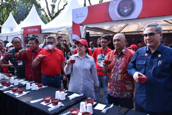 Ketua DPR Ajak Masyarakat Jadikan Indonesia Juara Kopi Dunia