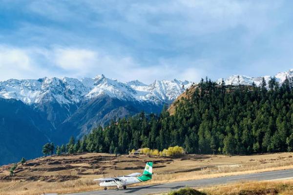 Tim Penyelamat Terkendala Cuaca Cari Pesawat Jatuh di Nepal 