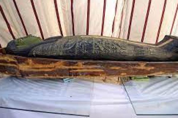 Arkeolog Temukan Peti Berisi Harta Karun di Mesir 