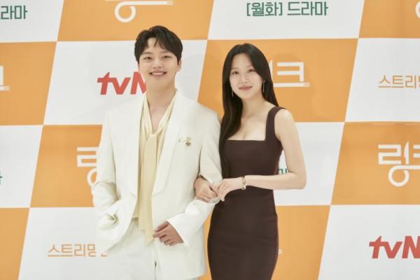 Kembali Berduet, Yeo Jin-goo dan Moon Ga-young Yakin Masih Memiliki Chemistry 
