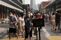 Kurangi Pembatasan Covid, Beijing Mulai Izinkan Makan di Restoran