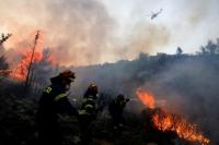 Kebakaran Hutan di Pinggiran Athena Yunani juga Menghanguskan Rumah Penduduk