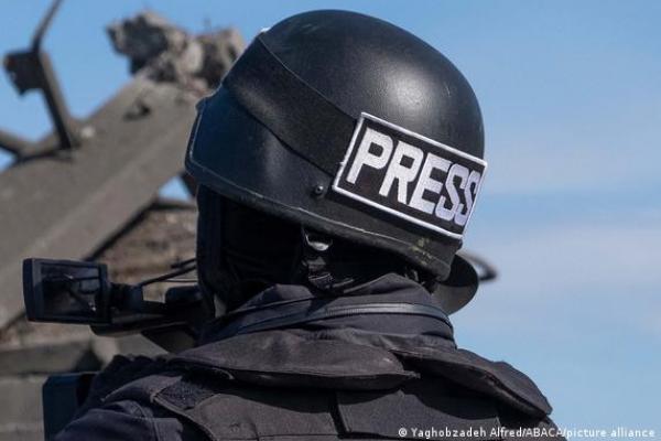 Ilustrasi jurnalis sedang meliput (foto: AP/ dw.com) 