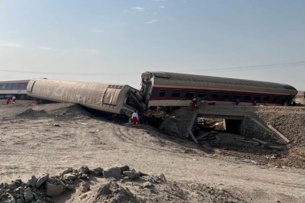 17 Tewas Puluhan Lua-Luka Akibat Kecelakaan Kereta Api di Iran