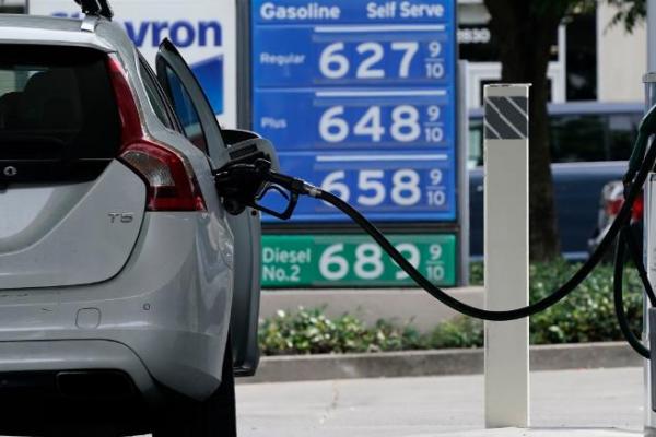 Ilustrasi mengisi kendaraan bahan bakar (Foto: cnn.com) 