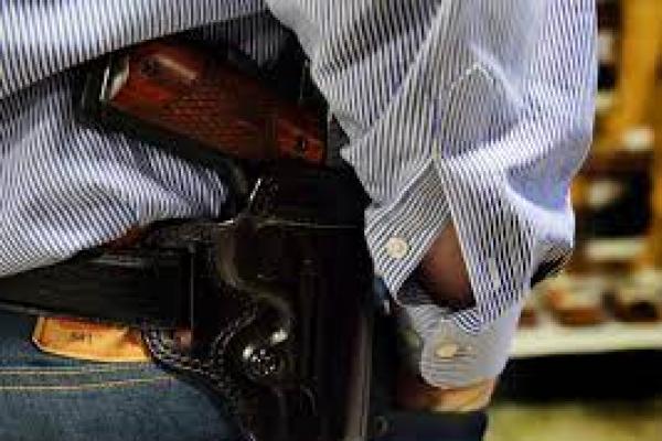 Ilustrasi- Pria bersenjata pistol (Foto: Cleveland.com) 