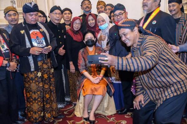 Bertemu Pelestari Budaya, Puan Dukung Terbitnya Perda Adat Desa
