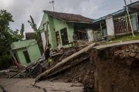 Jalan Antardesa Terputus Akibat Tanah Bergerak di Lebak 