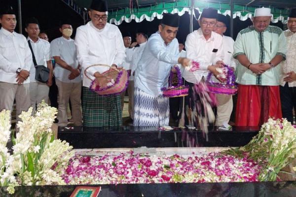 Wakil Ketua MPR RI Gus Jazil dan Muzani Ziarahi Makam Kiai Dimyati Rois