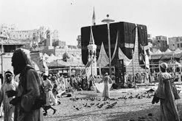 Peristiwa Hajar Aswad pada Tahun Kelam dan Tahun Berkah