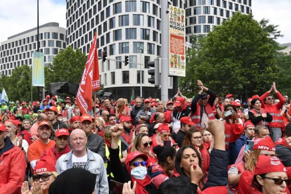Puluhan Ribu Orang di Brussel  Memprotes Tingginya Biaya Hidup