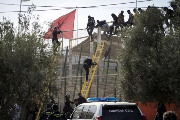 Buntut Penyerbuan Perbatasan Eropa, Lusinan Migran Luka Parah