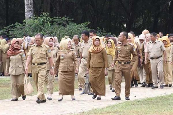 Cairkan Gaji ke-13, Sri Mulyani Anggarkan Rp35,5 Triliun