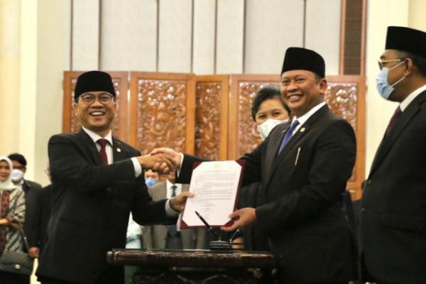 Bamsoet Lantik Yandri Susanto dan PAW 4 Anggota MPR RI