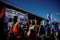 Pekerja Bandara Paris Serukan Pemogokan Kembali pada 8-10 Juli