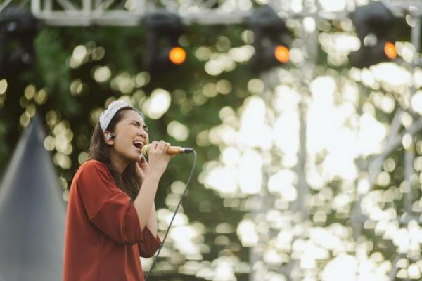 Hari Ke-2 Prambanan Jazz Festival 2022, Dere Gugup Lantunkan Berisik