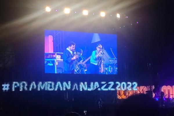 Mengharukan, Trio Lestari Hadirkan Glenn Fredly di Prambanan Jazz Festival 2022