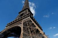 Jelang Olimpiade, Menara Eiffel yang Berkarat Hanya Dicat Ulang