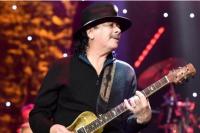 Lupa Makan, Carlos Santana Pingsan Saat Konser di AS 