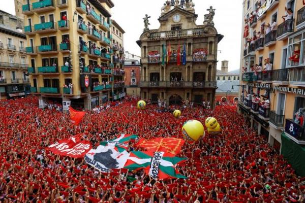 Pesta Bull-Running Spanyol yang Dipopulerkan Novel Hemingway Kembali Meriah