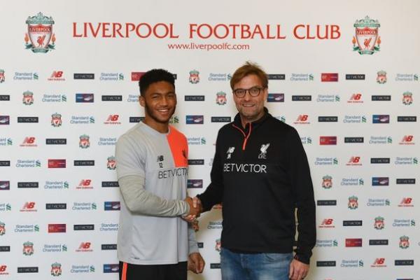 Joe Gomez Perpanjang Kontrak dengan Liverpool