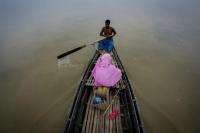 Tanpa Tanah, Orang Manta Bangladesh Hidup dan Mati di Perahu